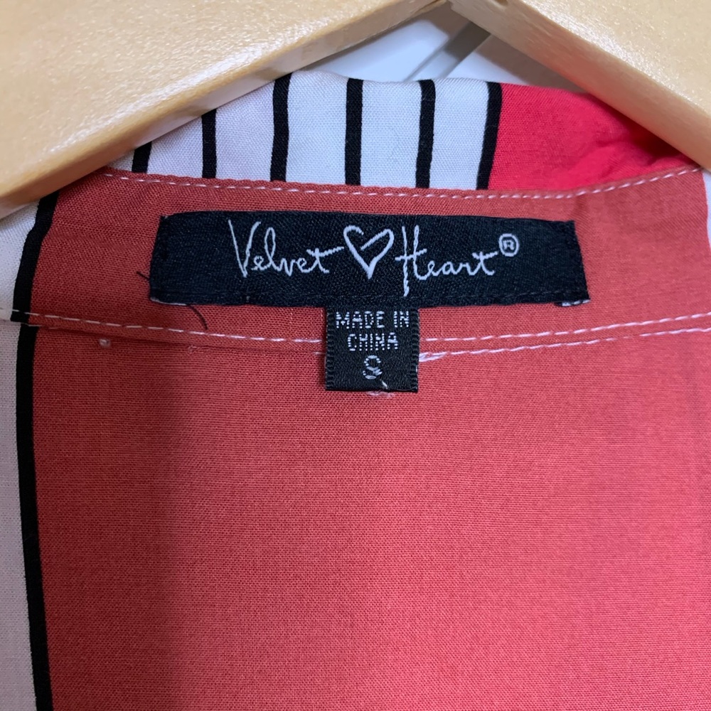 Loose fitting button down - Picture 6 of 6